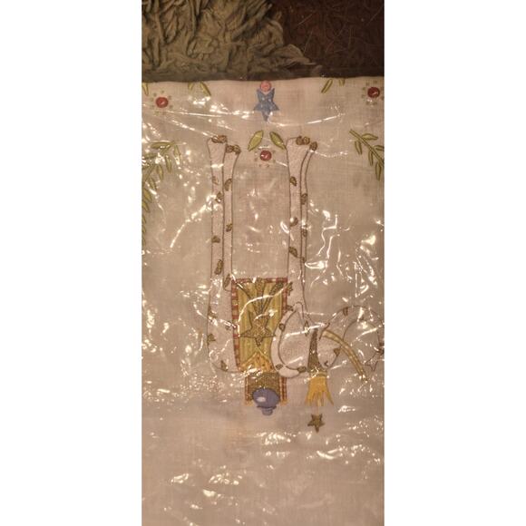 Retired Patience Brewster 08-30799 Embroidered Elephant Table Runner RARE NWT - Picture 3 of 8